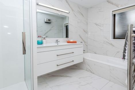 Photo of property in 2/11 Golfland Drive, Golflands, Auckland, 2013