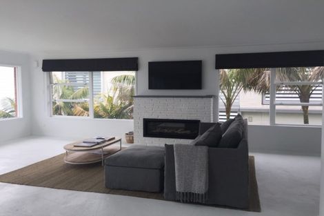 Photo of property in 4/64 Seacliffe Avenue, Belmont, Auckland, 0622