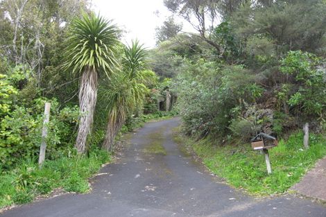Photo of property in 21 Bush Road, Waiatarua, Auckland, 0604