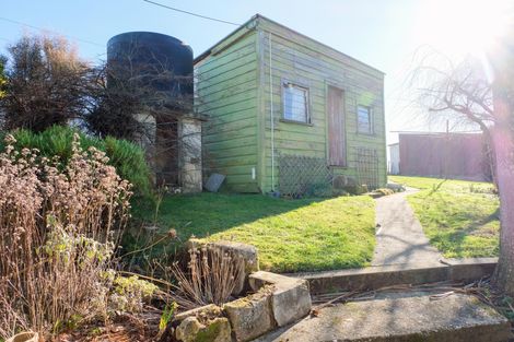 Photo of property in 16 Wellington Street, Enfield, Oamaru, 9491