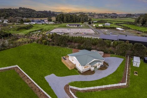 Photo of property in 35 Downer Access Road, Kaukapakapa, 0873