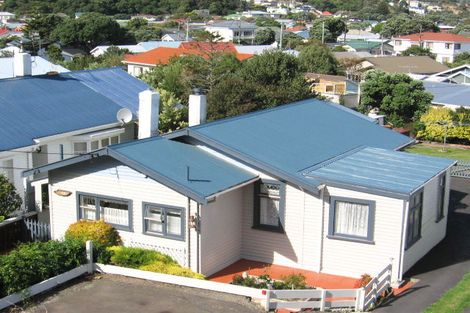 Photo of property in 112 Tauhinu Road, Miramar, Wellington, 6022