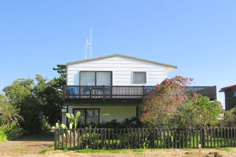 Photo of property in 130 Karewa Parade, Papamoa Beach, Papamoa, 3118