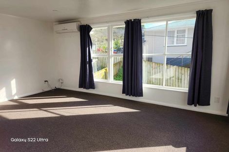 Photo of property in 22 Worcester Place, Cannons Creek, Porirua, 5024