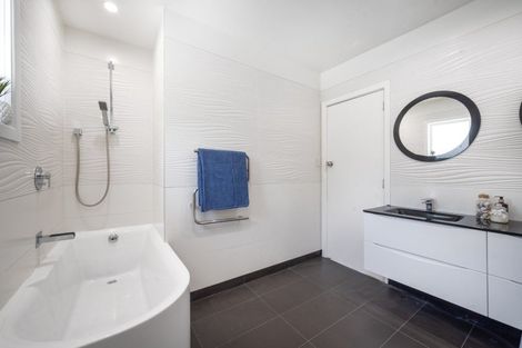 Photo of property in 83 Ridge Road, Howick, Auckland, 2014