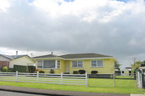 Photo of property in 70 Tatariki Street, Rosehill, Papakura, 2113