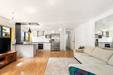 Photo of property in 3/27 Rangatira Road, Birkdale, Auckland, 0626