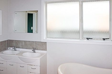 Photo of property in 44 Gladson Avenue, Sockburn, Christchurch, 8042