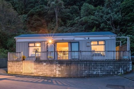 Photo of property in 92 Duncan Terrace, Kilbirnie, Wellington, 6022