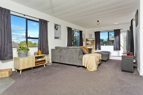 Photo of property in 1/16 Leiden Place, Totara Vale, Auckland, 0629