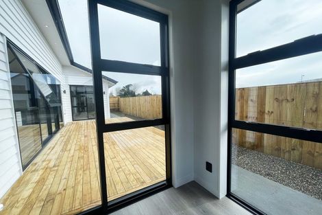 Photo of property in 31 Cara Avenue, Kumeu, 0810