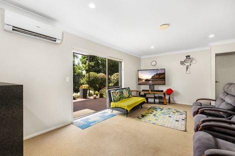 Photo of property in 11 Allerton Place, Wattle Downs, Auckland, 2103