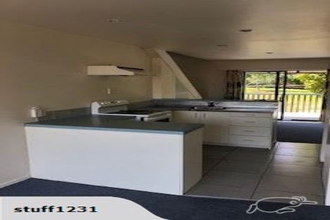 Photo of property in 8 Kingsclere Place, Goodwood Heights, Auckland, 2105