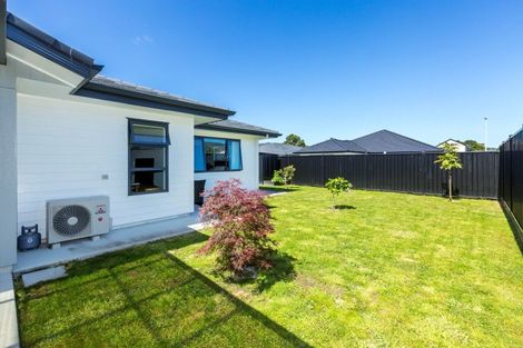 Photo of property in 16 Whitten Way, Wallaceville, Upper Hutt, 5018