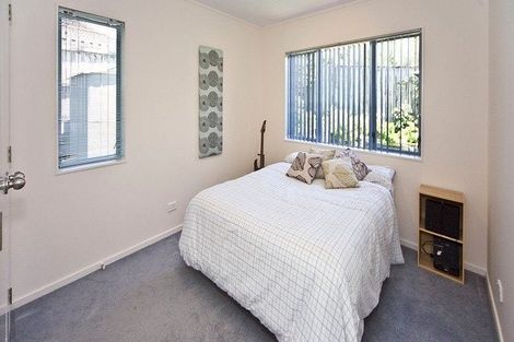 Photo of property in 82 Buscomb Avenue, Henderson, Auckland, 0610