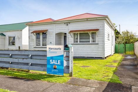 Photo of property in 18 Furlong Street, Hawera, 4610