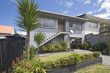 Photo of property in 3/84 Peach Road, Glenfield, Auckland, 0629