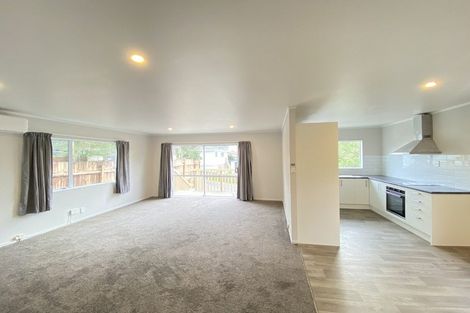 Photo of property in 5 Meadowvale Rise, Titirangi, Auckland, 0604