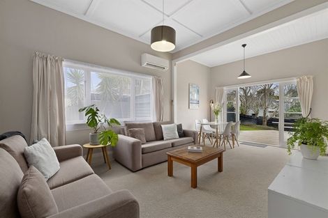 Photo of property in 4 Park Avenue, Northcote, Auckland, 0626