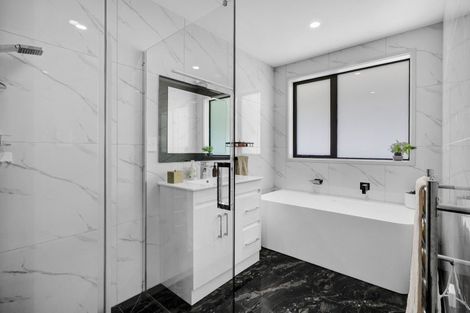 Photo of property in 3 Frederick Place, Whalers Gate, New Plymouth, 4310