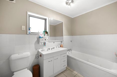 Photo of property in 2/84 Comries Road, Chartwell, Hamilton, 3210