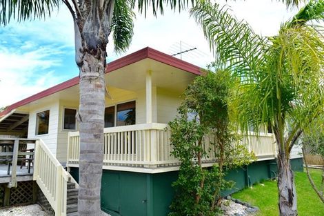 Photo of property in 2/45 Charlotte Street, Stanmore Bay, Whangaparaoa, 0932