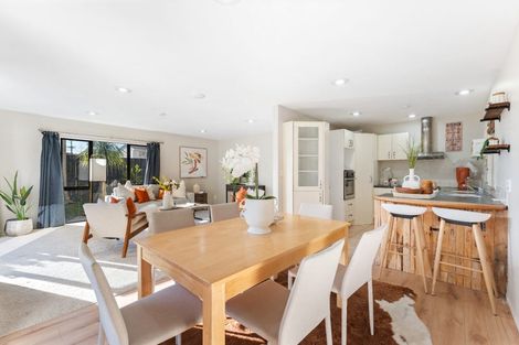 Photo of property in 2/3 Domain Road, Glenfield, Auckland, 0629