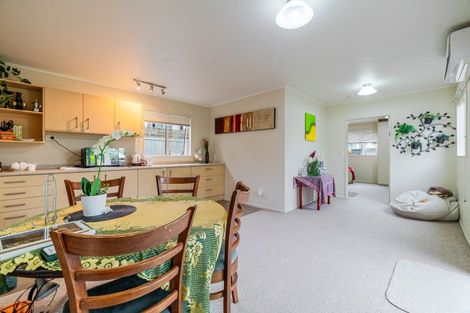Photo of property in 86 Wikiriwhi Crescent, Awapuni, Palmerston North, 4412
