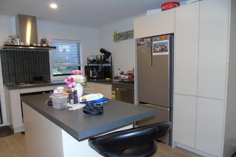 Photo of property in 19/9 Surrey Street, Tawa, Wellington, 5028