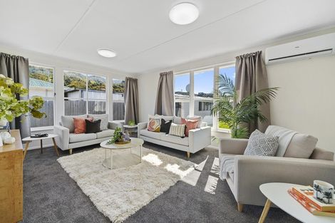 Photo of property in 5 Matthews Road, Wainuiomata, Lower Hutt, 5014