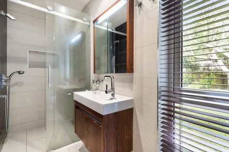 Photo of property in 22 Gwenand Place, Botany Downs, Auckland, 2010