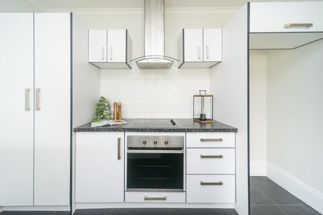 Photo of property in 11 Shamrock Street, Takaro, Palmerston North, 4412