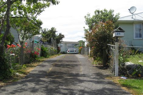 Photo of property in 25 Tarata Crescent, Mangere Bridge, Auckland, 2022