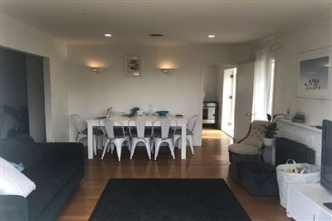 Photo of property in 1/40 Pupuke Road, Takapuna, Auckland, 0622