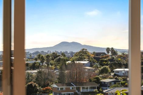 Photo of property in 150 Bleakhouse Road, Mellons Bay, Auckland, 2014