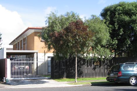 Photo of property in 1/53 Butley Drive, Farm Cove, Auckland, 2012