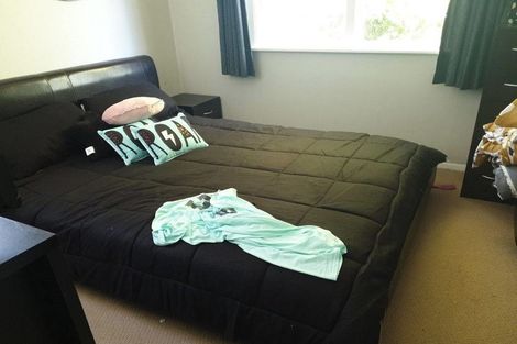 Photo of property in 5 Cumberland Grove, Cannons Creek, Porirua, 5024