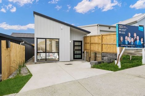 Photo of property in 17 Morus Road, Massey, Auckland, 0614