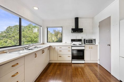 Photo of property in 2/90 Browns Bay Road, Rothesay Bay, Auckland, 0630