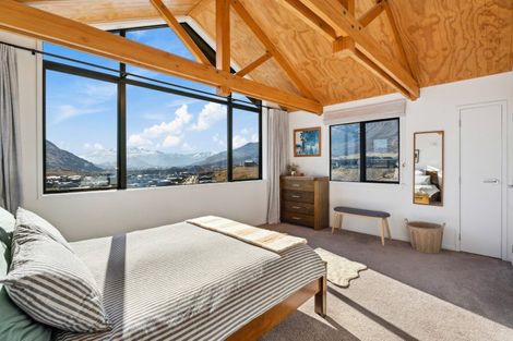 Photo of property in 28 Falconer Rise, Jacks Point, Queenstown, 9371