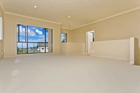 Photo of property in 22 Greenleaf Way, Northcross, Auckland, 0630
