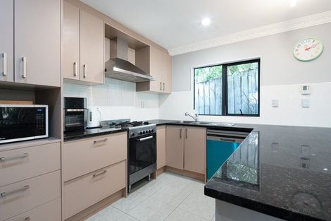 Photo of property in 1 Mana Lane, Pinehill, Auckland, 0632