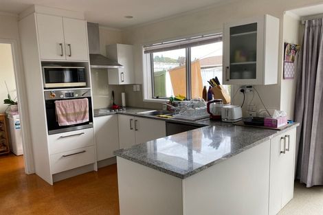 Photo of property in 2/62 Sunderlands Road, Half Moon Bay, Auckland, 2012