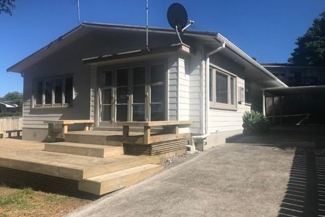 Photo of property in 1a Truscott Place, West Harbour, Auckland, 0618