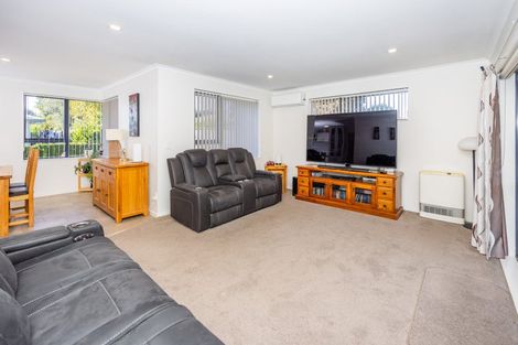 Photo of property in 23 Waiwherowhero Drive, St Andrews, Hamilton, 3200