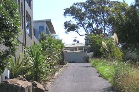 Photo of property in 32 Masterton Road, Rothesay Bay, Auckland, 0630
