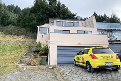 Photo of property in 6a Scott Place, Fernhill, Queenstown, 9300