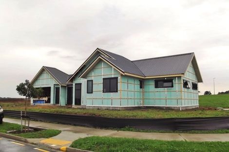 Photo of property in 13 Wheriko Avenue, Glenbrook, Waiuku, 2681