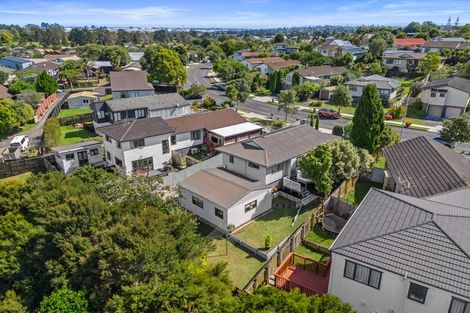 Photo of property in 37 Gosford Drive, Botany Downs, Auckland, 2010