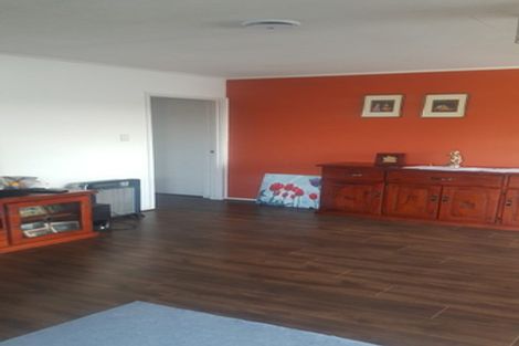 Photo of property in 1/2 Netherlands Avenue, Kelston, Auckland, 0602